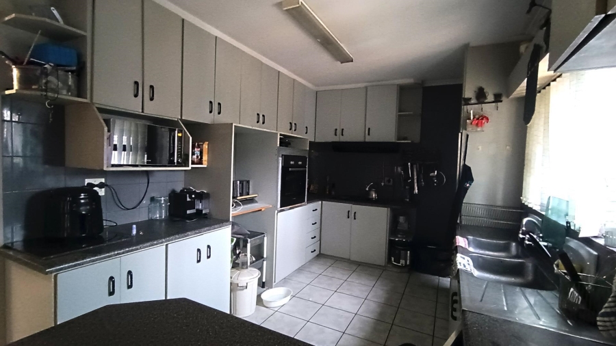 4 Bedroom Property for Sale in Ruwari Western Cape